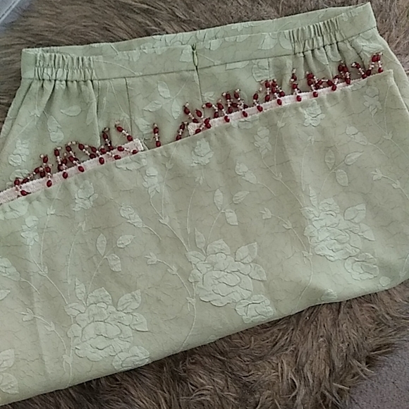 Bottom Abajo Avacoda Green Printed Skirt. Size 16. Women's Petite. Beaded - Picture 4 of 6